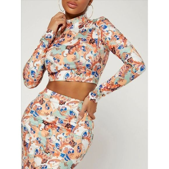 NWOT Paisley Print Mock Neck Crop Top - Picture 1 of 2